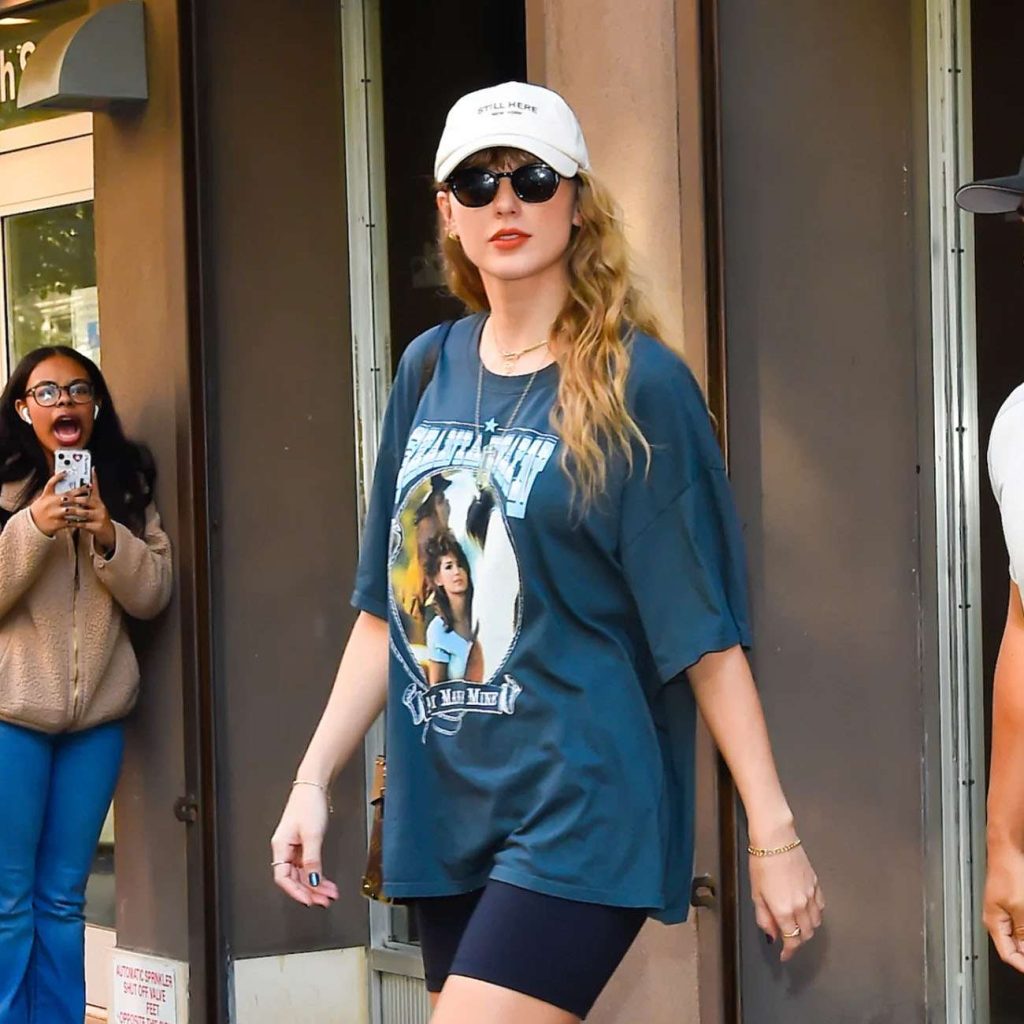 Could Taylor Swift's Shania Twain Shirt Tease a Double Album for '1989 (Taylor’s Version)